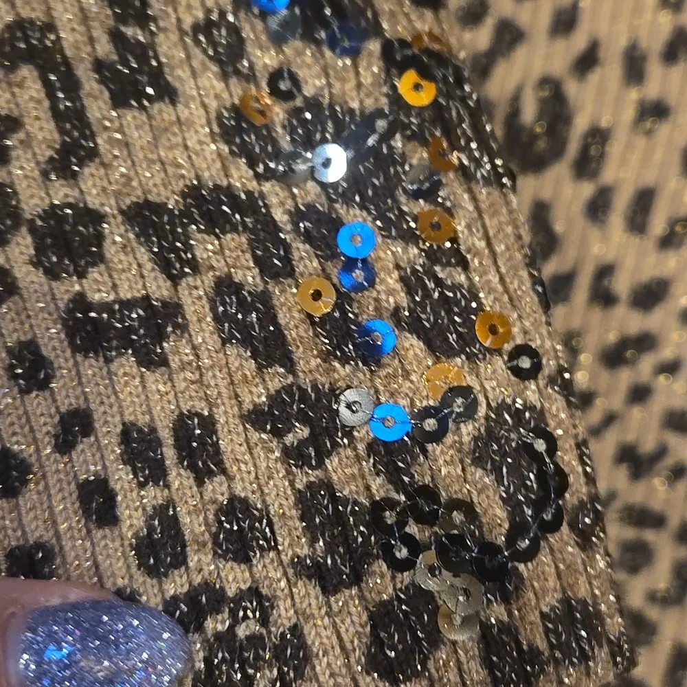 New Chico's Animal Print Sequin/Metallic Accent Vneck Sweater - Picture 5 of 9